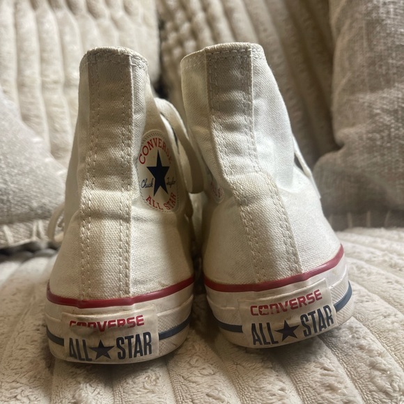 Converse Cream High-Top Sneakers with Red Accent men 5.5 women’s 7.5 - Picture 3 of 6